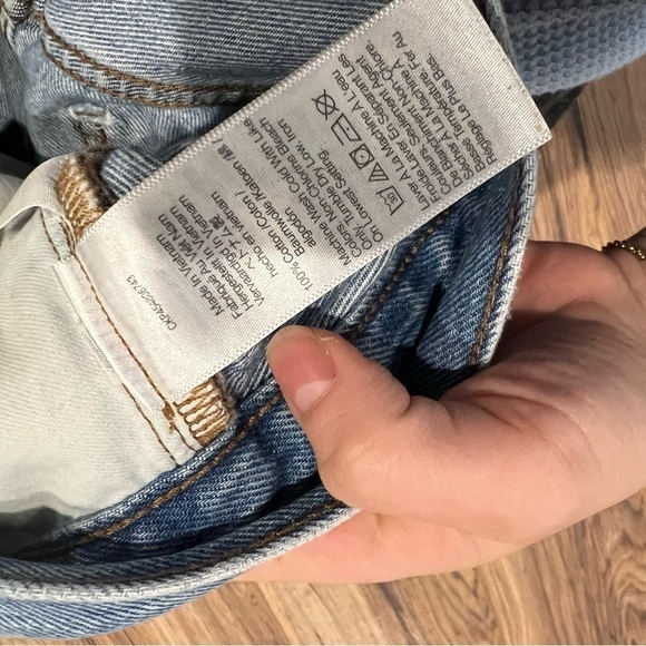 Madewell Relaxed Denim Shorts in Rosemount Wash: Destroyed Hem Edition - Picture 10 of 10